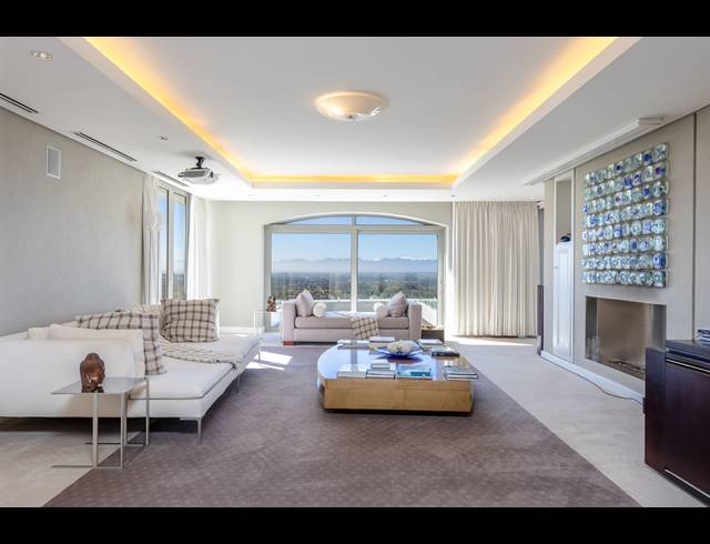 7 BEDROOM FREESTANDING TO LET IN CONSTANTIA